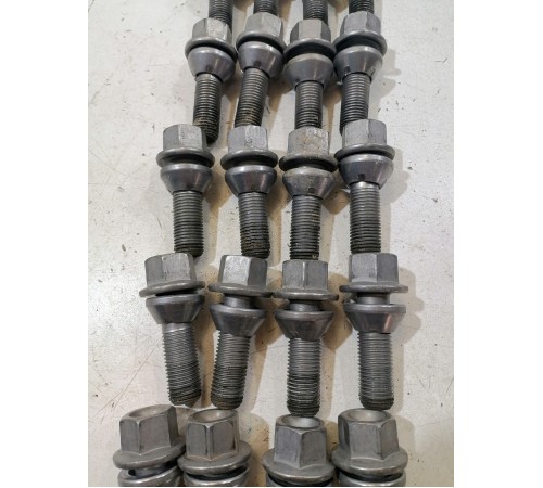 Комплект колёсных болтов 20шт