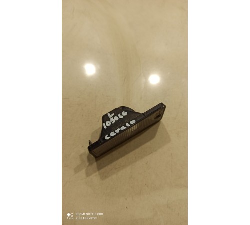 Плафон подсветки номера левый