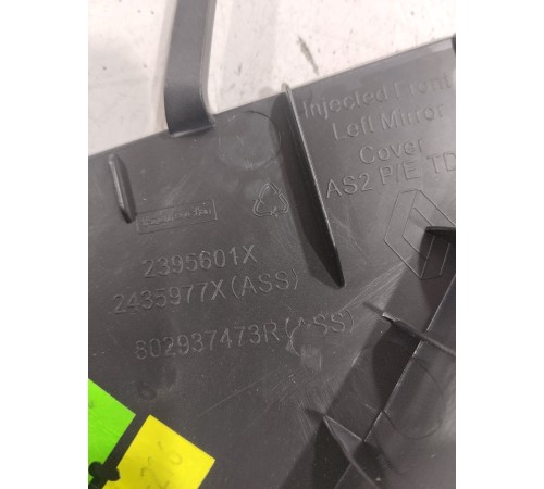 Угол двери внутренний (передний левый)