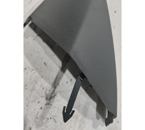 Угол двери внутренний (передний левый)