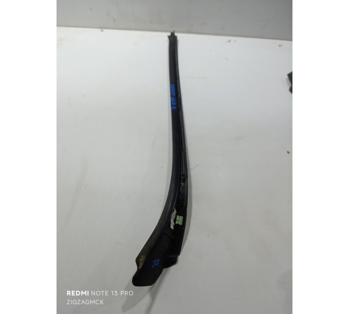 Молдинг лобового стекла правый, накладка