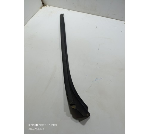 Молдинг лобового стекла правый, накладка