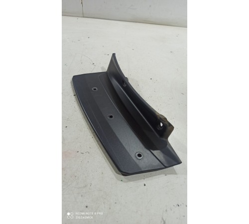 Накладка крышки багажника правая верхняя