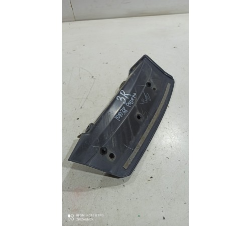 Накладка крышки багажника правая верхняя