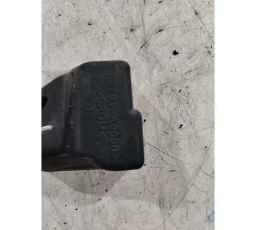 Ролик (отбойник) бампера левый