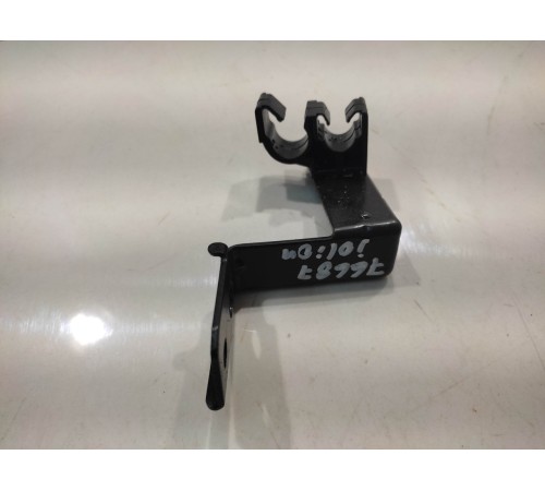 Крепление трубки газоотвода аккумулятора