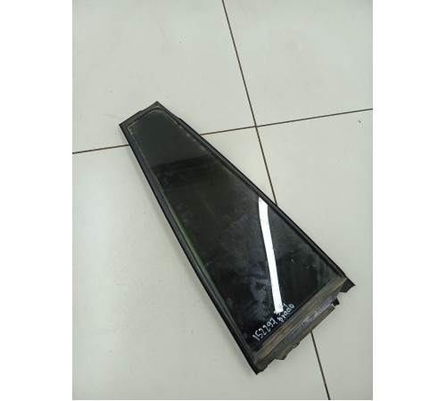 Форточка двери задняя правая