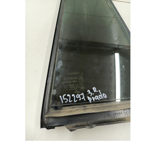 Форточка двери задняя правая