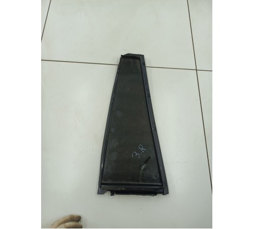 Форточка двери задняя правая