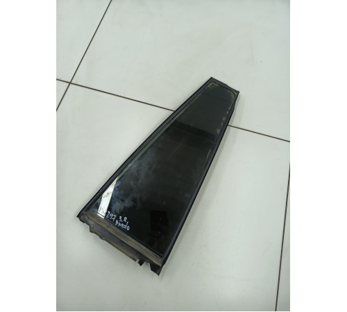 Форточка двери задняя правая