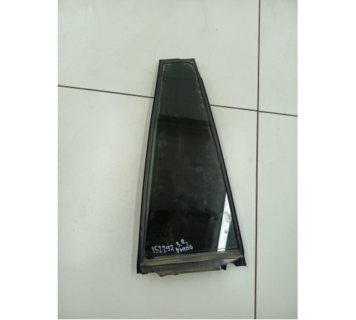 Форточка двери задняя правая