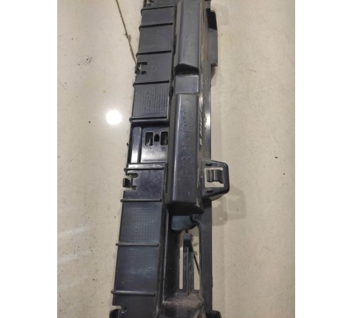 Кронштейн накладки на порог (наружней) передний правый