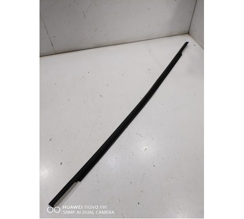 Уплотнитель стекла (передний правый внутренний)