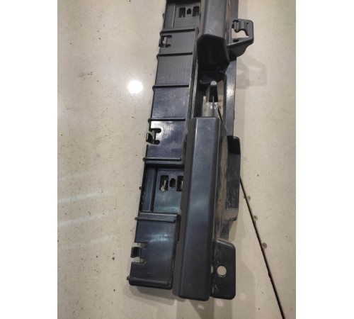 Кронштейн накладки на порог (наружней) передний правый