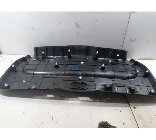 Обшивка крышки багажника