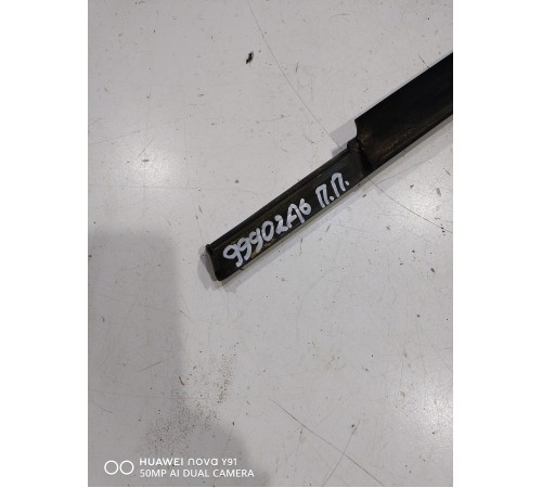 Уплотнитель стекла (передний правый внутренний)