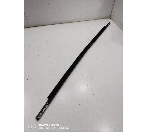 Уплотнитель стекла (передний правый внутренний)