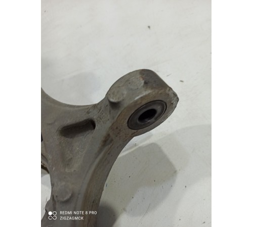 Кулак поворотный(передний правый)