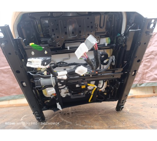 Сиденье переднее левое