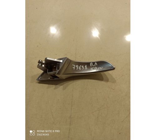 Рычаг ручки двери(передний левый внутренний)