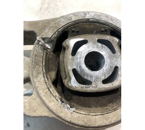 Опора двигателя