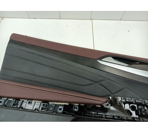 Обшивка двери передняя левая