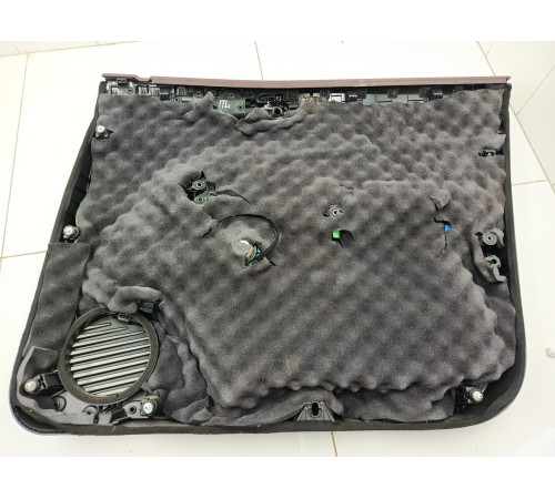 Обшивка двери передняя левая