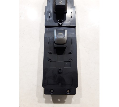 Кнопка стеклоподъемника (передняя правая)