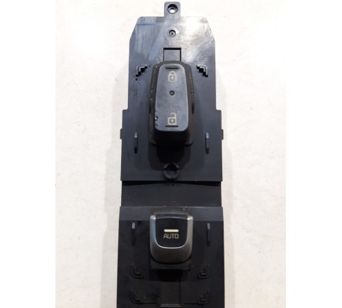 Кнопка стеклоподъемника (передняя правая)