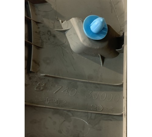 Накладка двери багажника (верхняя, правая)