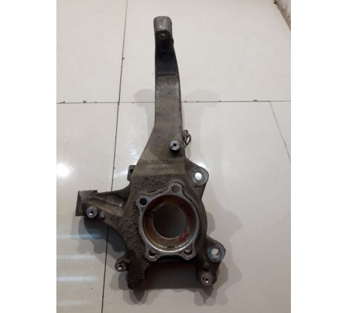 Кулак поворотный (передний, правый)