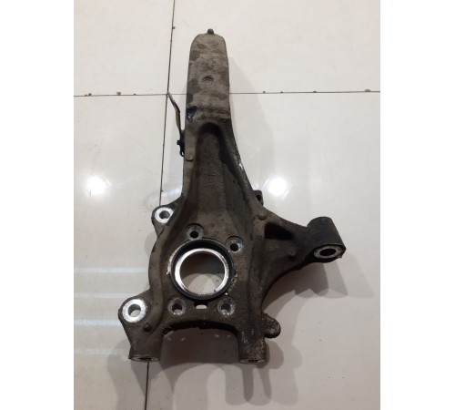 Кулак поворотный (передний, правый)