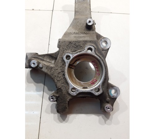 Кулак поворотный (передний, правый)