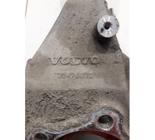 Кулак поворотный (передний, правый)