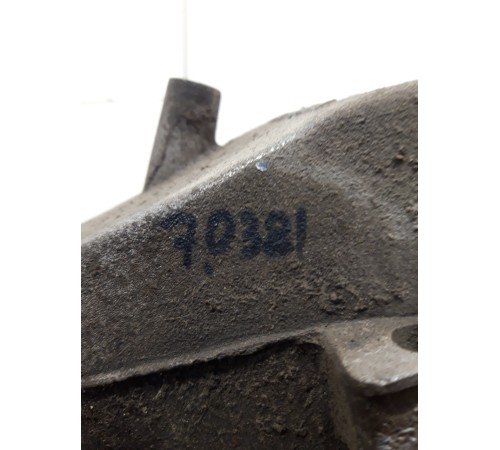 Кулак поворотный (передний, правый)