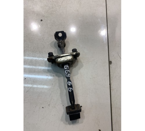 Ограничитель двери (передний, левый)