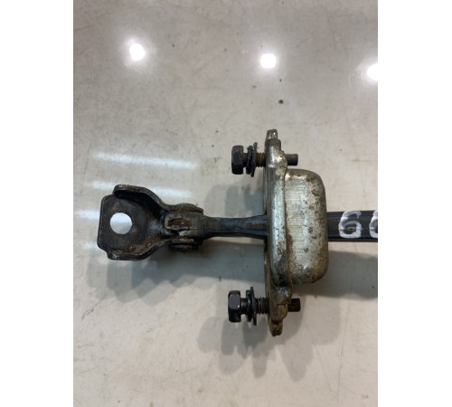 Ограничитель двери (передний, левый)