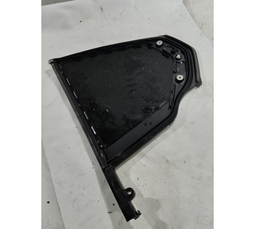 Глухое стекло заднее правое