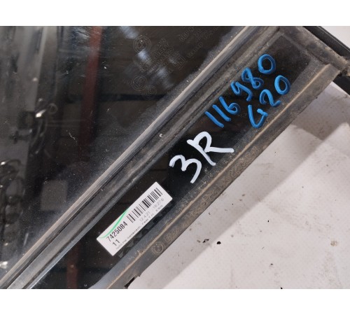 Глухое стекло заднее правое