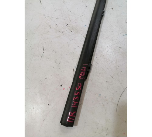 Уплотнитель стекла передний правый наружний