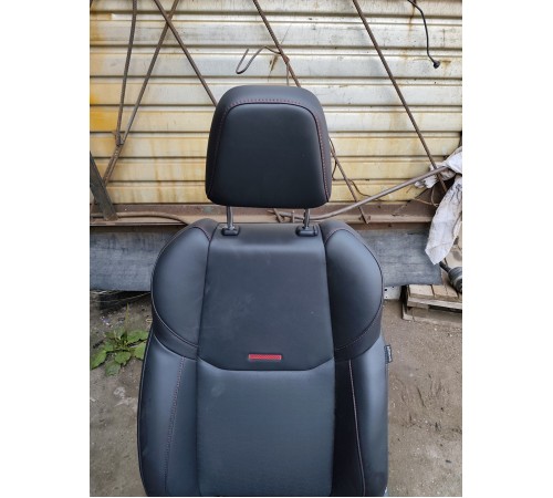 Сиденье переднее левое