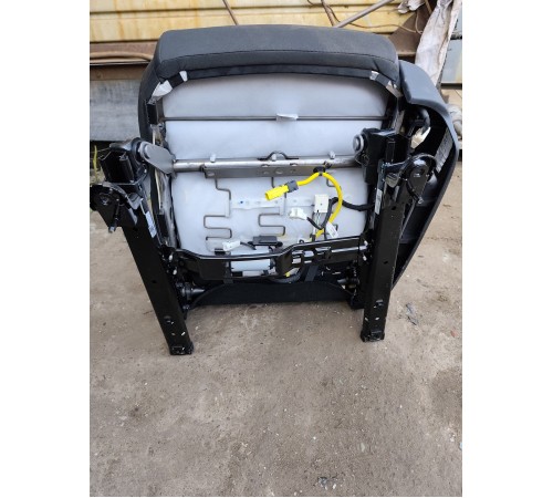 Сиденье переднее левое