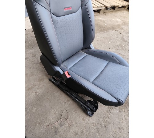 Сиденье переднее левое