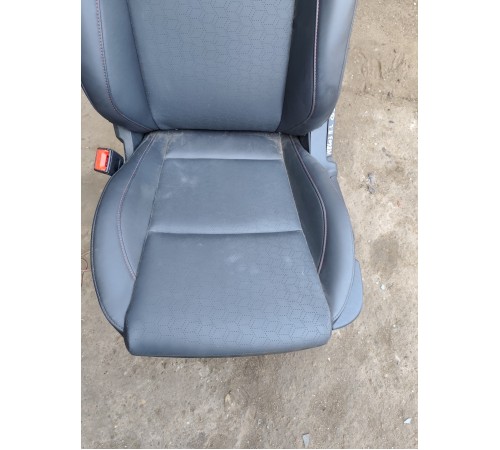 Сиденье переднее левое