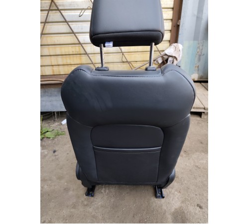 Сиденье переднее левое