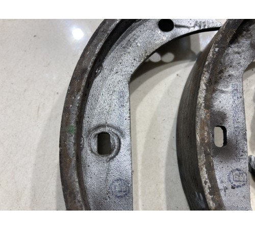 Тормозные колодки (задние, левые)