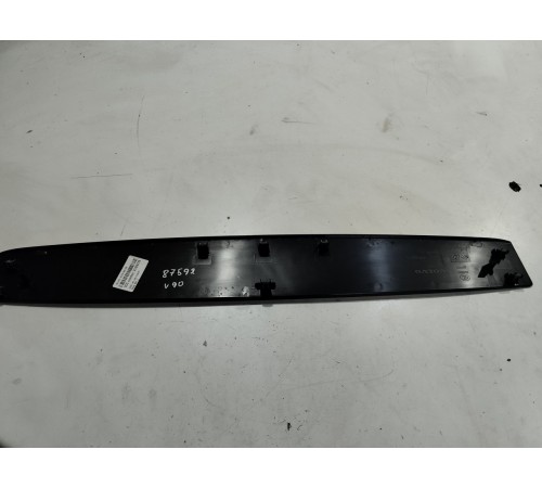 Обшивка крышки багажника верхняя