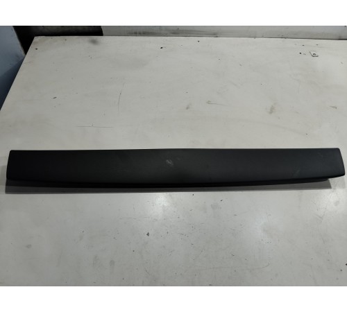 Обшивка крышки багажника верхняя