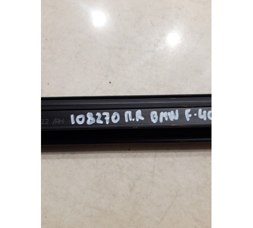 Уплотнитель стекла (передний правый внутренний)