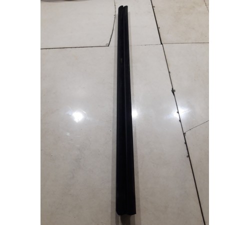 Уплотнитель стекла (передний правый внутренний)